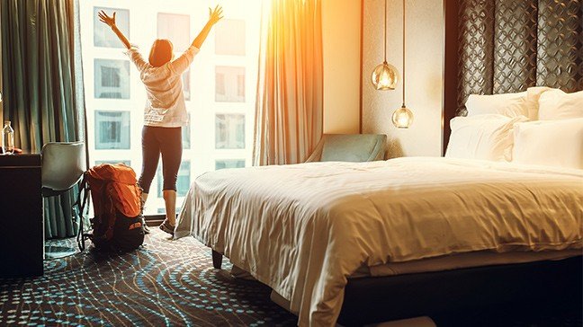 8 Ways to Nab Free Hotel Stays